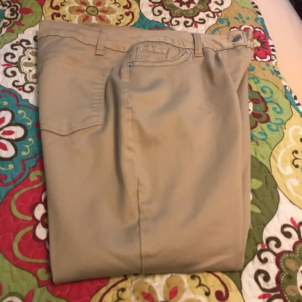 Westbound khaki capris. Sz. 10
